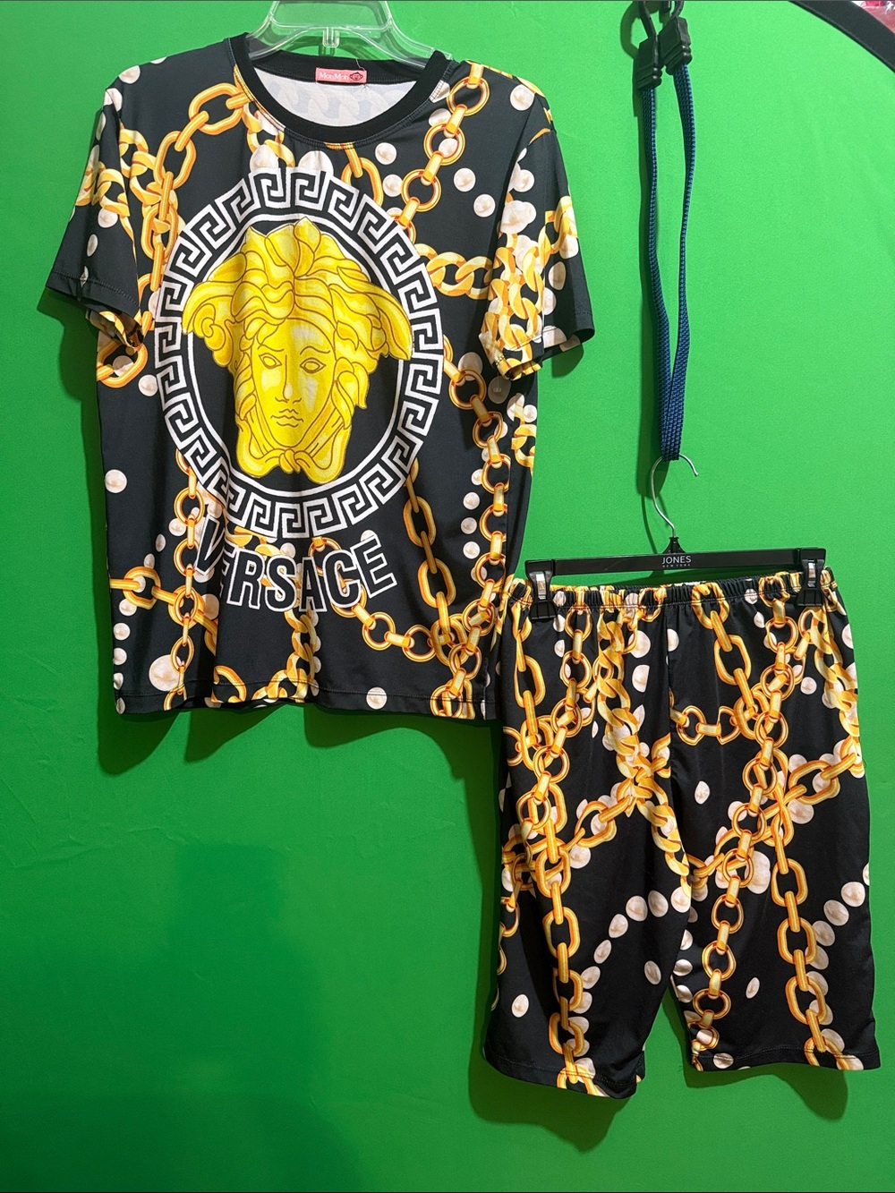 Stylish Black & Gold Chain Print Short-Length Jogger Set